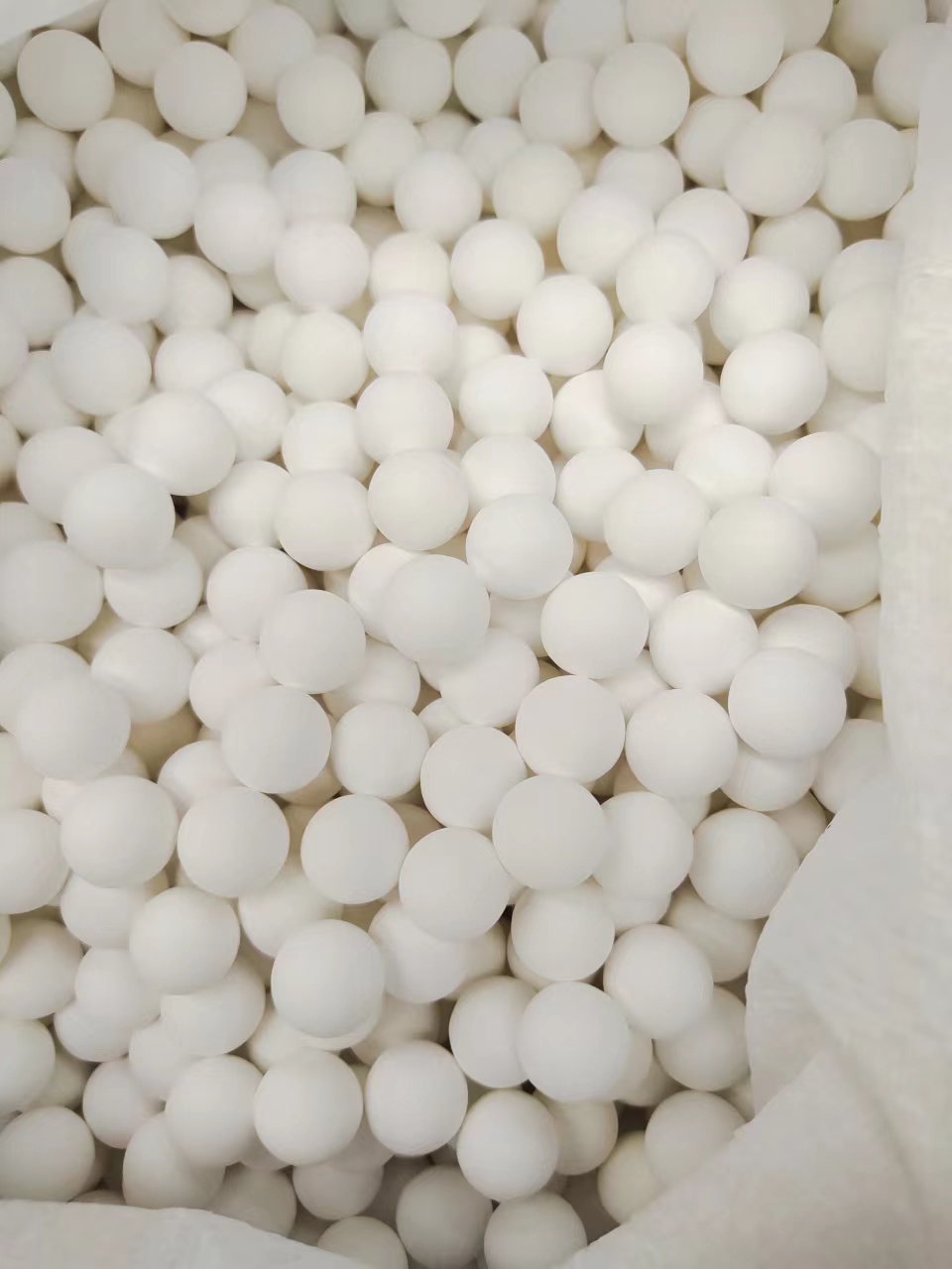 Inert packing alumina ball